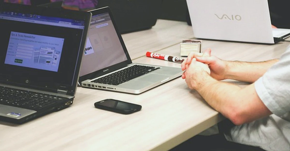 Publicar en LinkedIn no llena tu agenda B2B de servicios